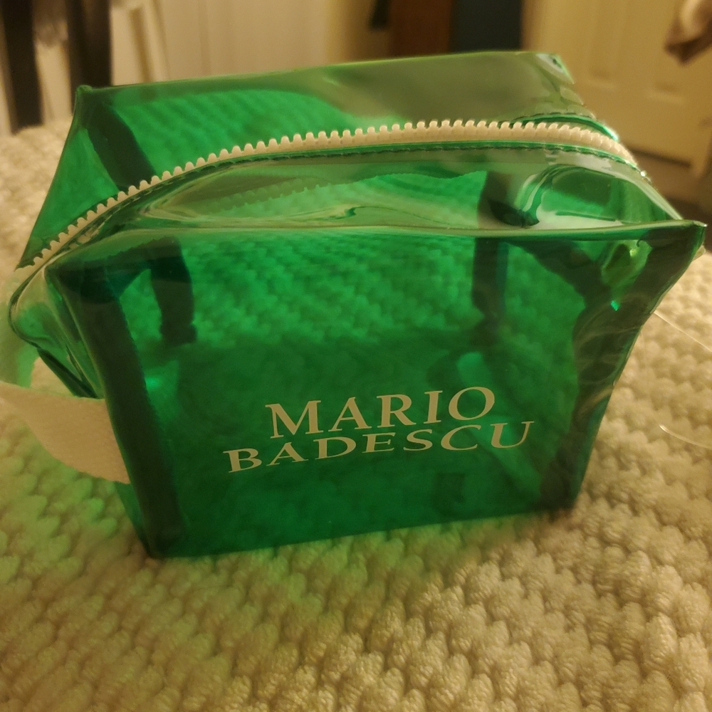 🤩New cute Green Mini Jelly bag by Mario Badescu